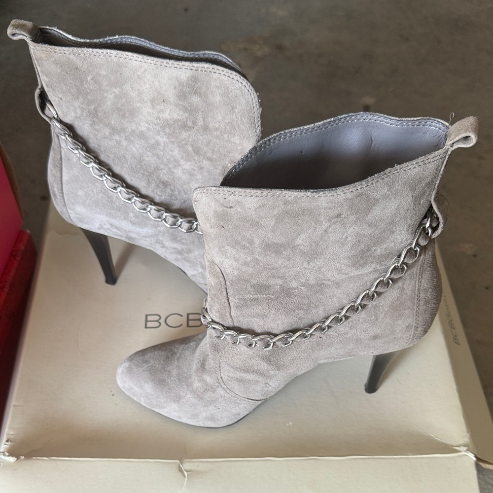 BCBG Women's Light Gray Suede Heeled Boots